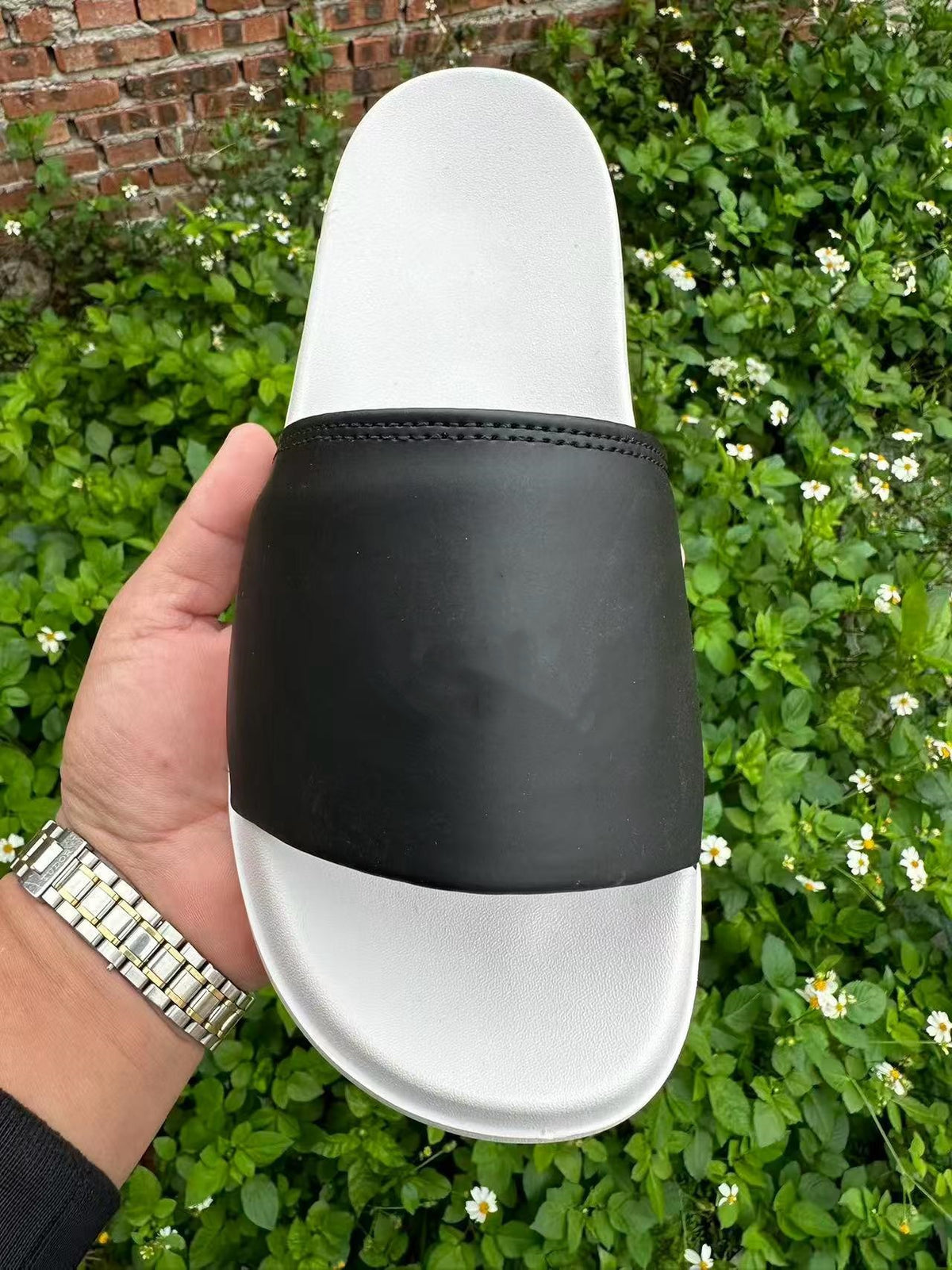 2590# A Unisex  Slipper