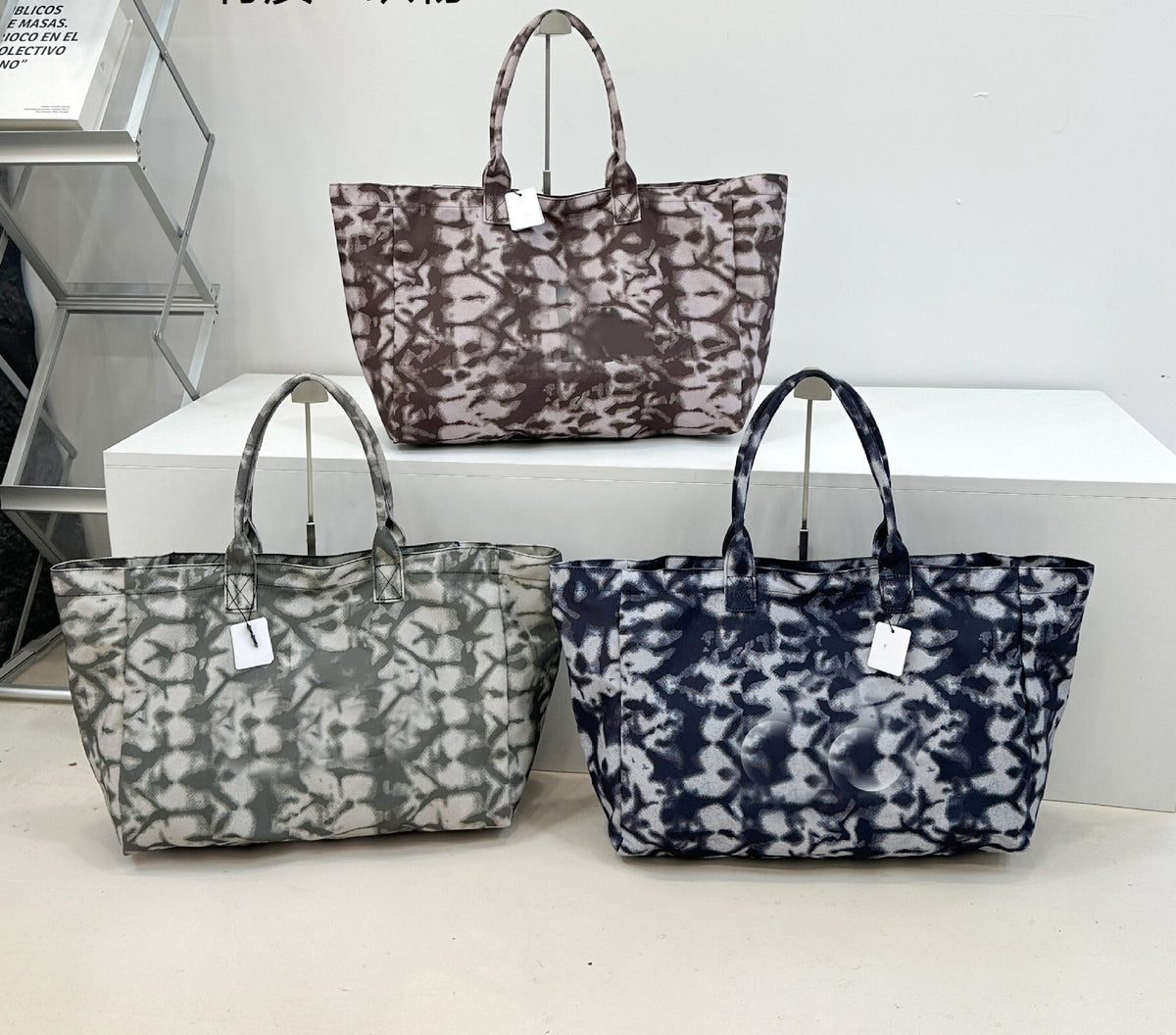 1798# A Women Bag