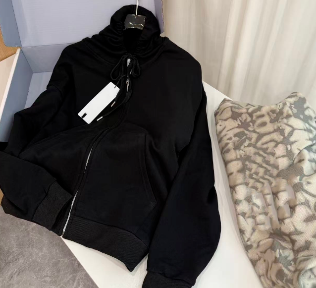 1564# A 3D Women Zipper Hoodie