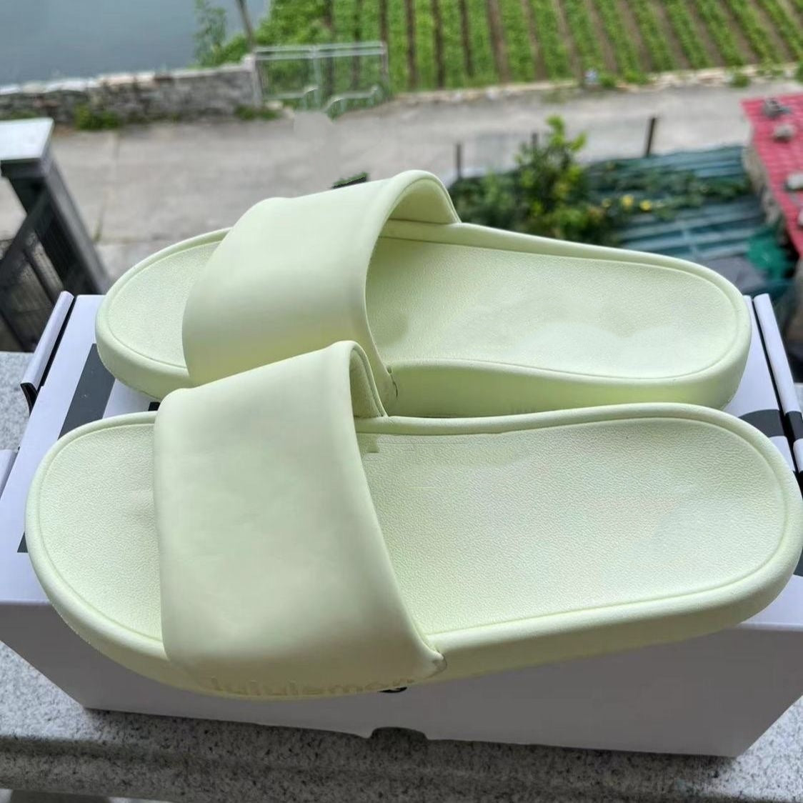 L4904# PU Slipper