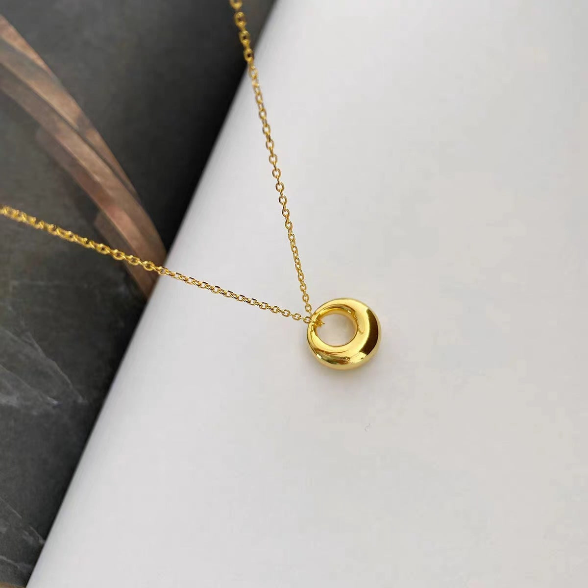 E3045#Pretty Necklaces Go with Everything