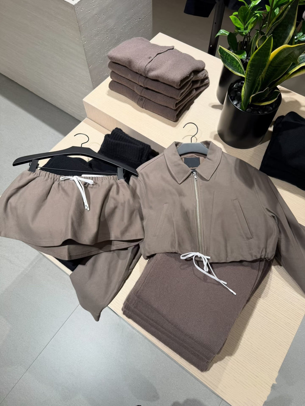 2056#A Women Jacket or Skirts