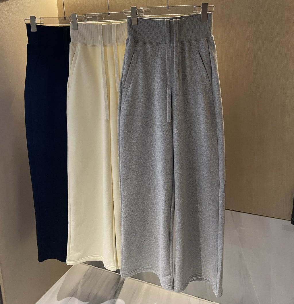 1827# A Women Pullover Or Pants