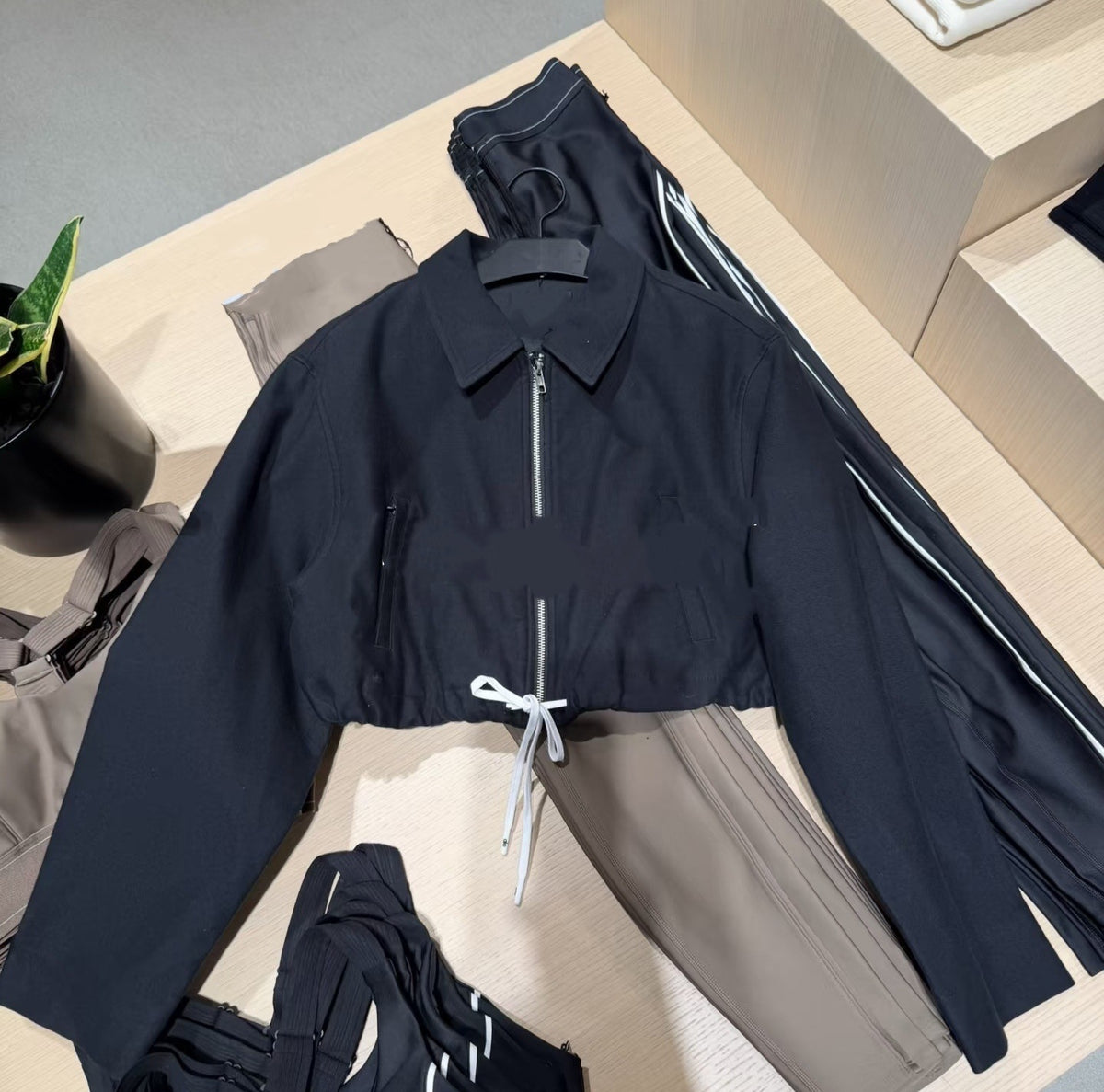 2056#A Women Jacket or Skirts