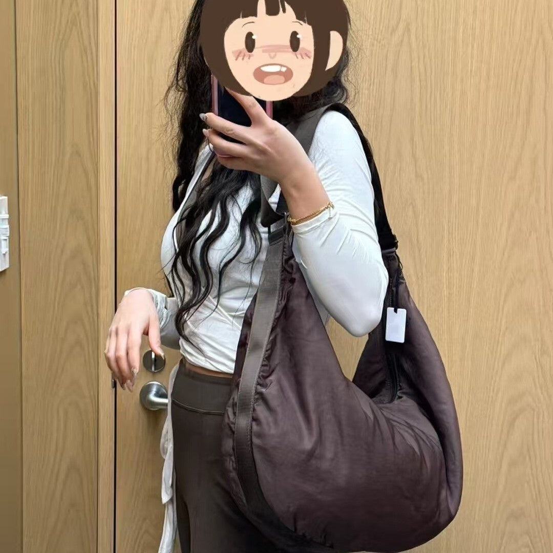 2053# A Unisex Bag